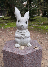 Eine Hasenfigur auf dem Gelände des Izumo-Taisha (Foto: Copyright 2016 fduprel)