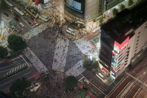 Japan von oben (2/5) - Tokios berühmteste Kreuzung in Shibuya ist immer belebt - Bild: ARTE D / NHK/Gédéon