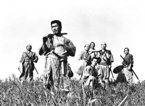 Die sieben Samurai (v.l.) Gorobei Katayama (Yoshio Inaba), Kikuchiyo (Tashiro Mifune), Shichiroji (Daisuke Kato), Heihachi Hayashida (Minoru Chiaki), Katsuhiro (Isao Kimura), Kambei Shimada (Takashi Shimura) und Kyuzo (Seiji Miyaguchi) haben sich bereit erklärt, einen Bauerndorf gegen plündernde Banditen zu verteidigen. - Bild: ARTE France/© ZDF/DOCDAYS PRODUCTIONS / GRISCHA SCHMITZ